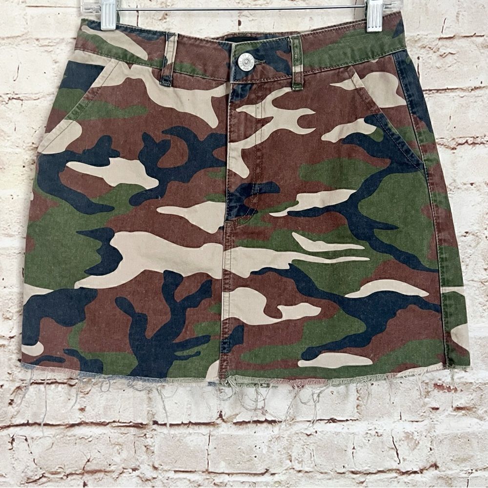 BDG Urban Outfitters camouflage mini skirt